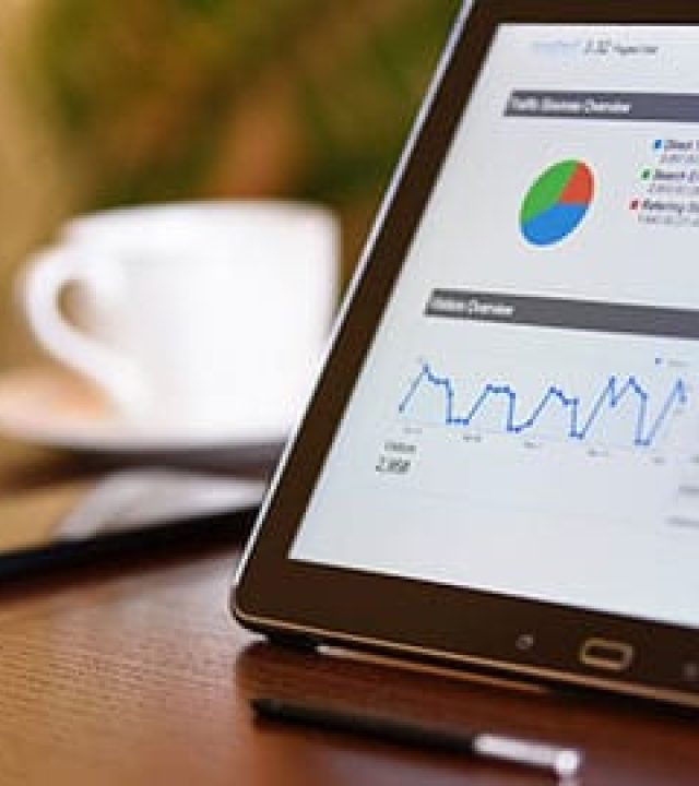 zdjęcie tabletu z analizą